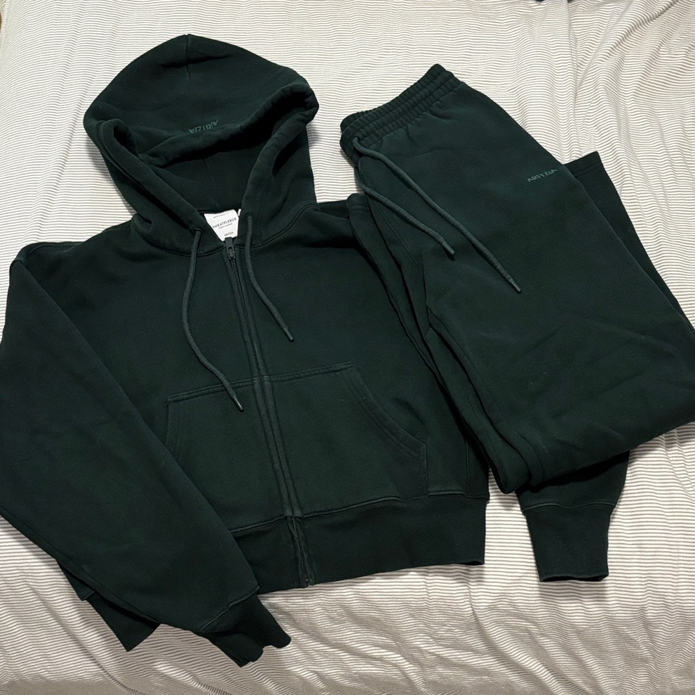 Aritzia Scarb Green Hoodie and Sweatpants Set